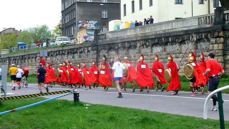 Runners in the Krakow Marathon run "for Sparta!"